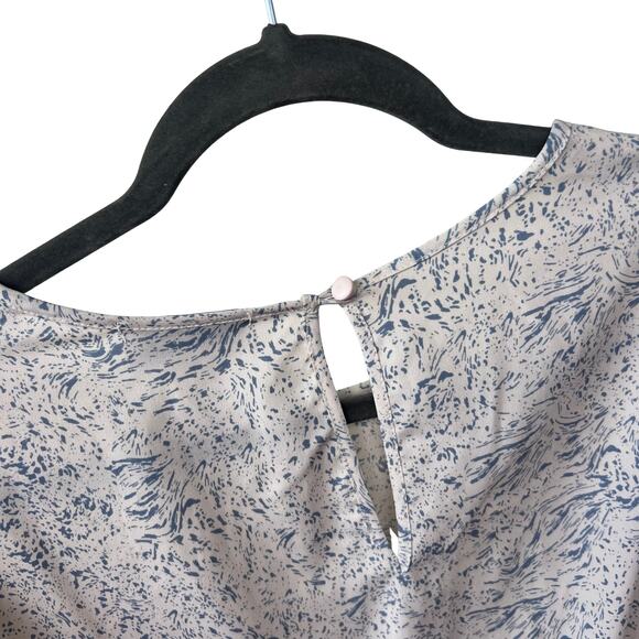 Gilli Abstract Blue White Print Short Sleeve Mini Dress Ruffle Hem Women’s M - Picture 5 of 8